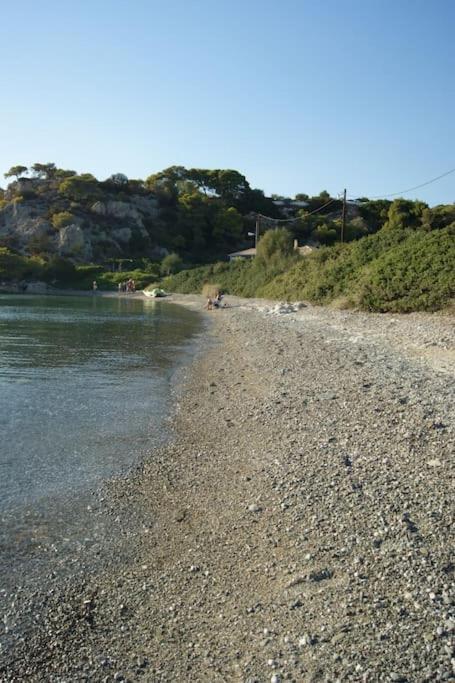 הוילה אגם ווליאגמני House By The Sea At Skaloma, Loutraki מראה חיצוני תמונה