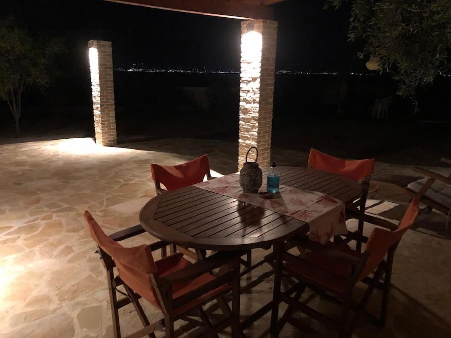 הוילה אגם ווליאגמני House By The Sea At Skaloma, Loutraki מראה חיצוני תמונה